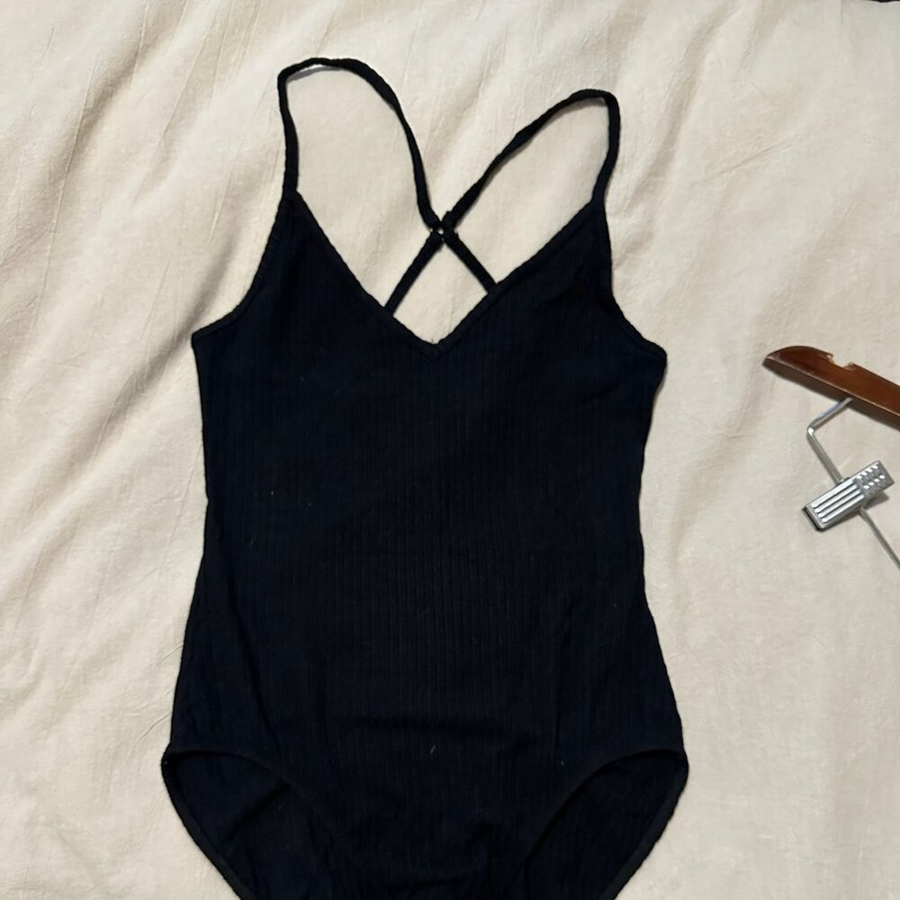 Topshop Bodysuit Top Ribbed Knit v-neck crossback strap Black Size US 4